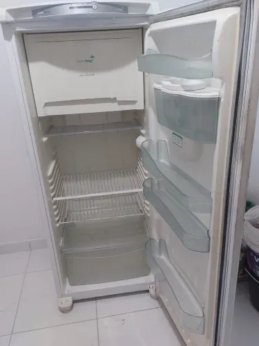 vende-se geladeira