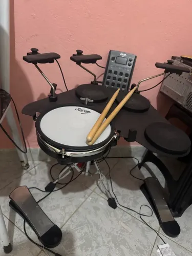 Bateria eletrônica CDP 1000.. comprei recente gravar alguns vídeos!! 