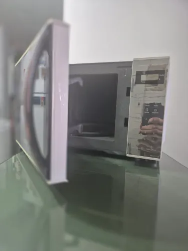 Micro-ondas Panasonic 21L - Design Espelhado