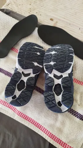 Tênis masculino Mizuno.. comprei pensando que era original , mais é segunda linha 