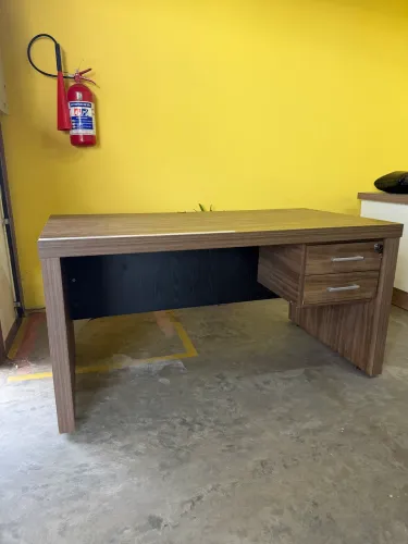 Mesa escritório estrutura pesada alto padrão