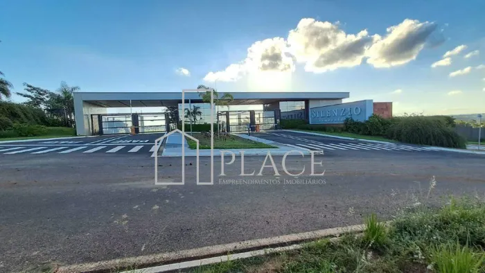 Terreno no Condomínio Silenzzio Esmeraldas com 420 M²