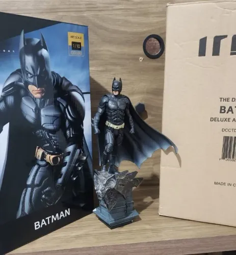 Batman The Dark Knight Deluxe 1/10 Iron Studios Original + Caixa