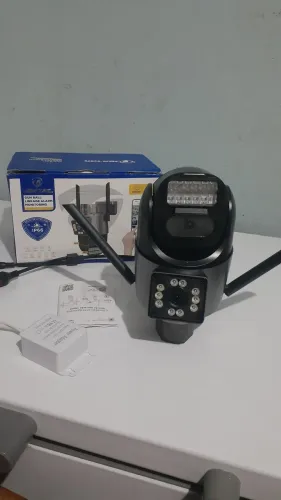 Câmera Wi-Fi. Com cartão de memória 128g.