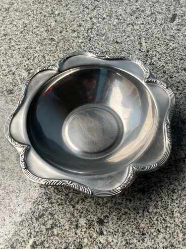 Antigo Bowl Saladeira em Inox com Bordas Trabalhadas, 23cm
