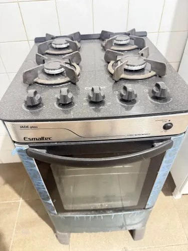 Fogão inox e armário