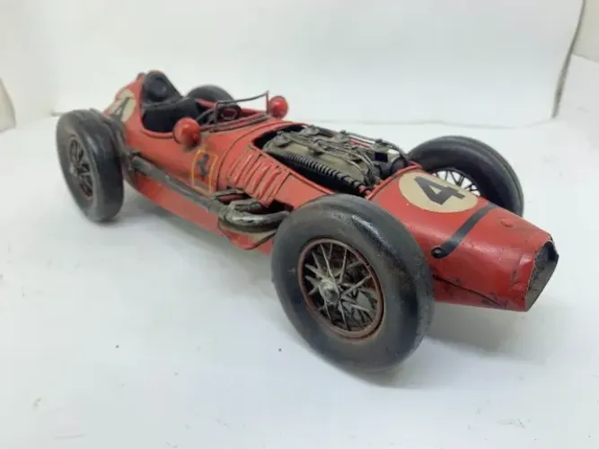 Miniatura Carro de Corrida Vintage De Lata Antigo Ferrari 246 F1 1958 #4