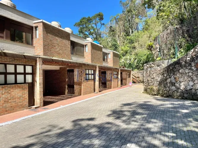 CASA RESIDENCIAL em São Sebastião - São Paulo, Camburi