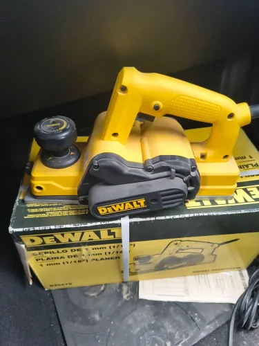 Vendo plaina DeWALT 