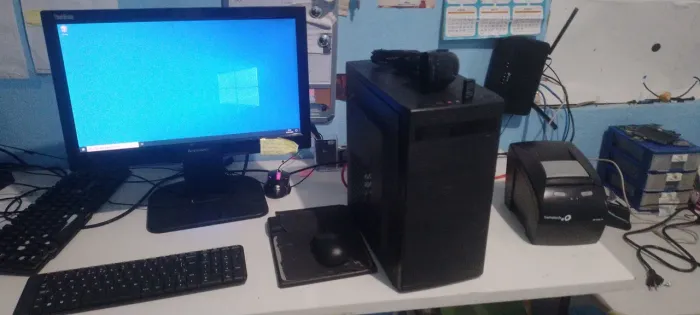 Computador 4 ram HD 500 win10 conservado