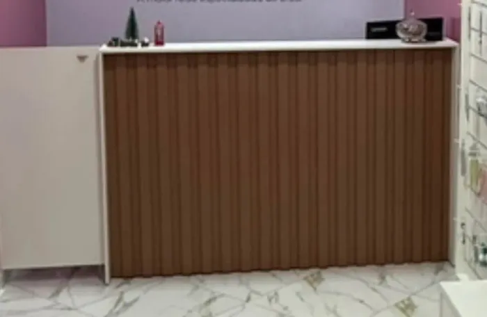 Balcão planejado ripado