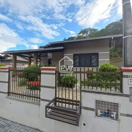 Casa com 300m² em Schroeder, SC