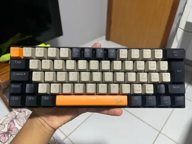 Teclado mecânico 60% Redragon (OBS: pouco tempo de uso, sem caixa e aceito negociação)