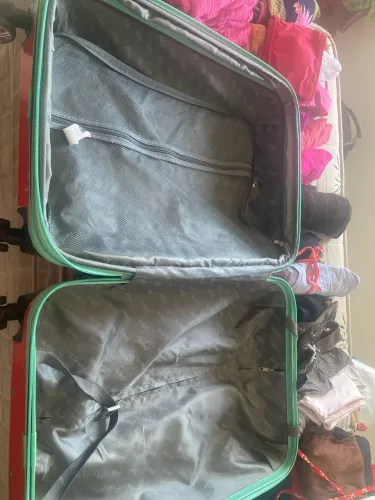 Vende se mala de viagem tamanho M