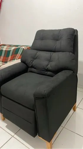 Poltrona reclinável , ideal para quem trabalha com cílios