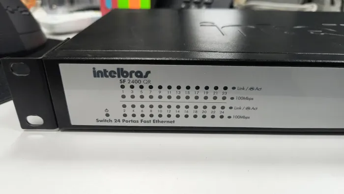 Switch 24 portas Intelbras SF 2400 QR 10/100