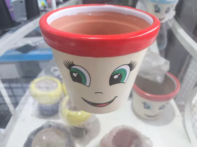 Vaso de barro decorado