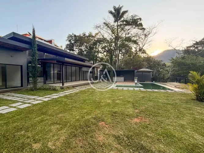 Casa para venda com 4 quartos, 1300m² - Itaipava - Petrópolis/RJ