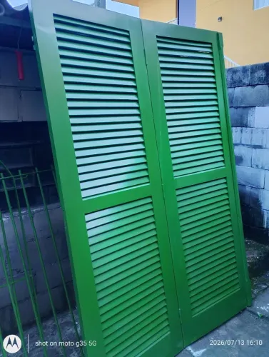 vendo duas portas de veneziana pra garagem