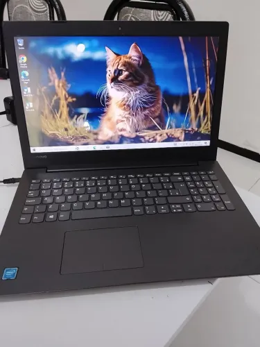 Notebook Lenovo no estado de novo.