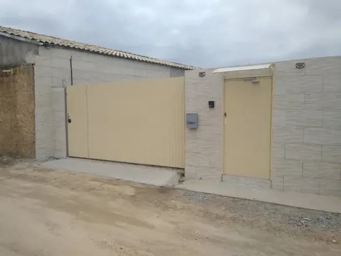 Casa em Condomínio fechado, situada no bairro ROÇA GRANDE, IMBITUBA Com porteiro e portão