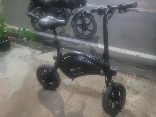 Vendo bicicleta elétrica bem concervada .