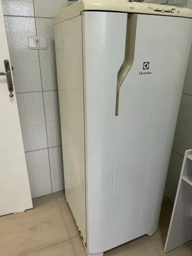 Geladeira pra sair logo