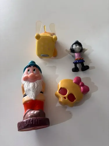 4 Bonequinhos antigos Colecionáveis.
