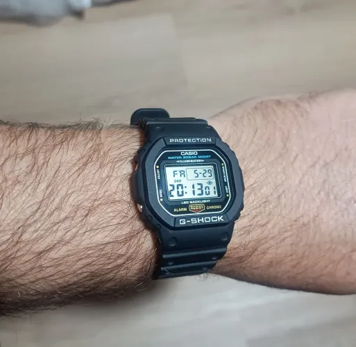 Relógio Casio G-Shock DW-5600ue