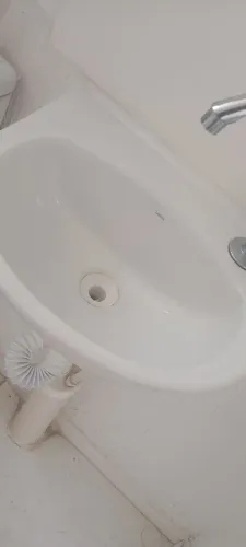 Lavatório de louça Deca