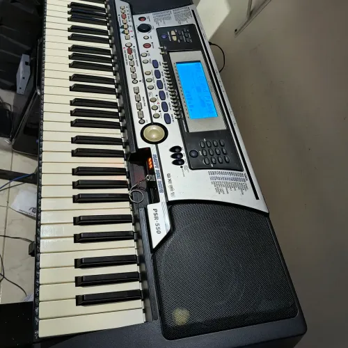 Teclado Yamaha 550 com USB