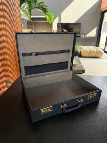 Maleta em Couro - Fechadura com senha