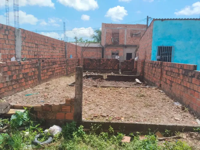 Vende-se esse terreno no Alto do Turu com alicerce pronto para laje.