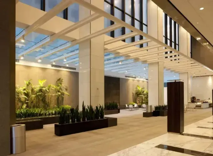 Sala comercial da Moura Dubeux, no Shopping Riomar, para investimento, ou uso.