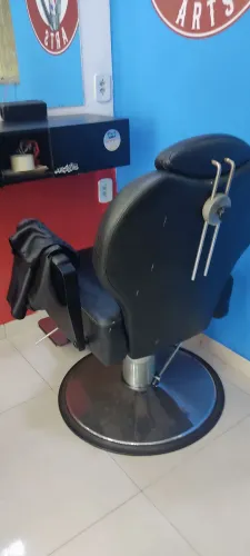 Cadeira e bancada de barbeiro