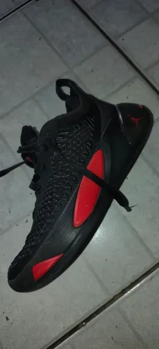 Vendo Jordan Luka 1 35 BR- ORIGINAL preto com vermelho quero 300 usando em bom estado.