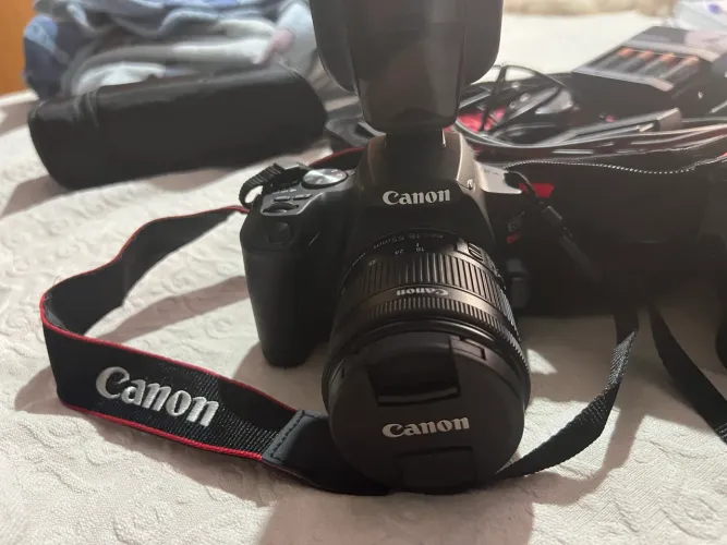Máquina profissional Canon EOS Rebel SL3 4K