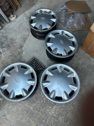 4 rodas com calotas originais forde aro 15