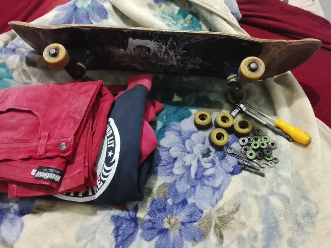 Skate usado + peças+ roupas (tennis a negociar)
