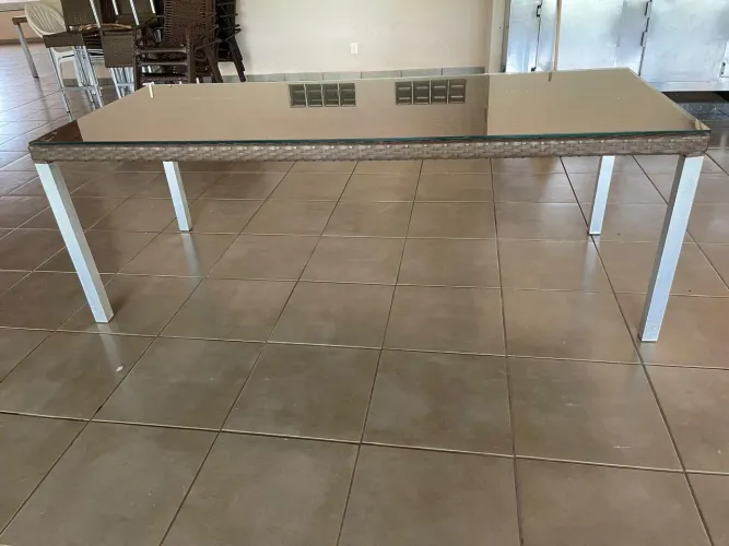 Mesa com Tampo de Vidro - Área Gourmet / Varanda