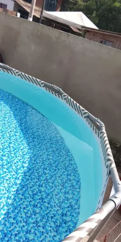 Vendo piscina 5.400 litros está nova pouco usada 3 mês de uso vai com filtro e capa 