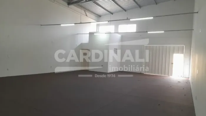 Salão de 200m² com 01 banheiro disponível para venda e locação - Jardim Gimenez