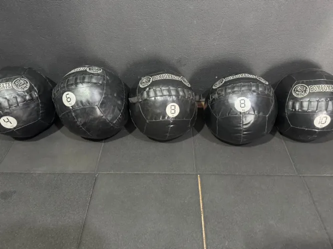 Wall ball