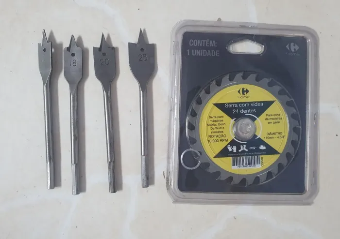 Kit Acessórios Para Madeira - 4 Brocas Chatas + Disco De Serra Com Vídea