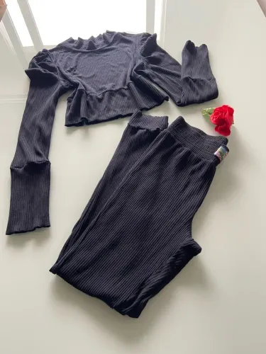 Conjunto infantil preto canelado blusa manga comprida e calça 