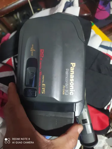 filmadora antiga da linha Panasonic Palmcorder IQ. 