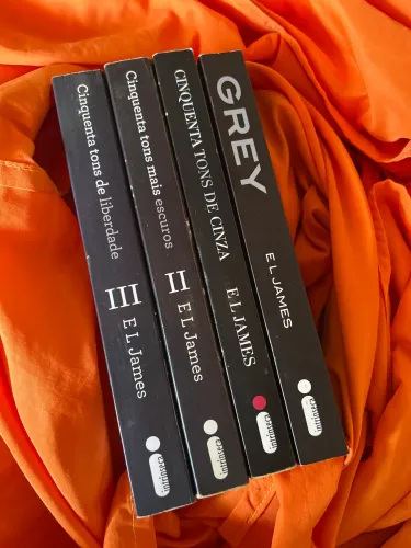 Livros Cinquenta Tons de Cinza + Visão de Grey