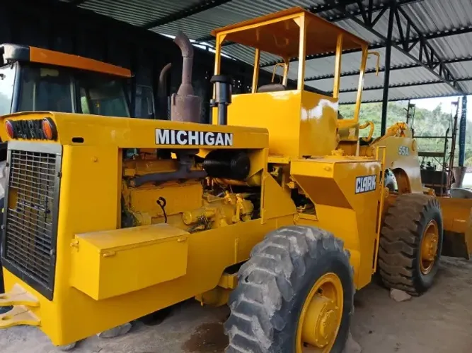 Maquina Pá Carregadeira MICHIGAN 55A 