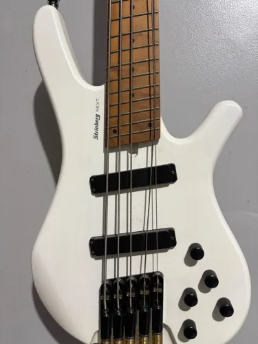 Baixo behringer (headless)