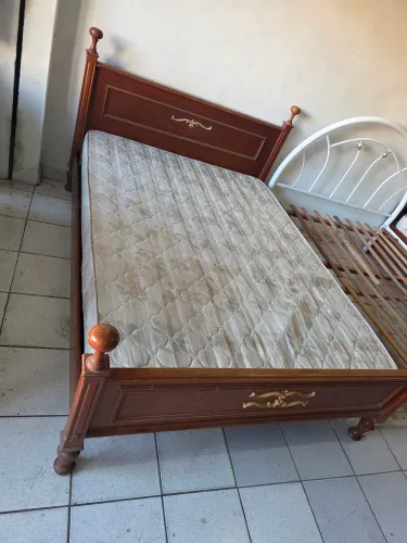 Cama casal madeira com colchão 